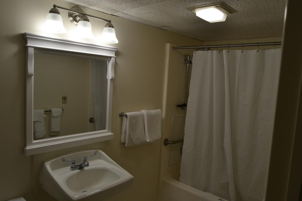 The Ship Motel Alexandria Bay Extérieur photo